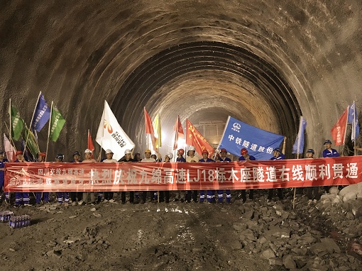 九绵高速木座隧道出口端提前开挖至分界里程.jpg