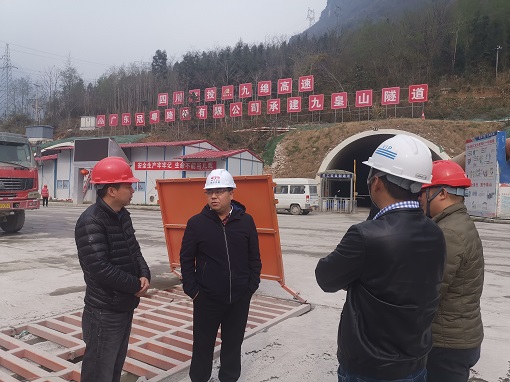 绵九公司副总经理张倪督导江油代表处安全环水保工作.jpg
