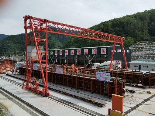 四川九绵高速LJ23合同段顺利完成T梁首件浇筑.jpg