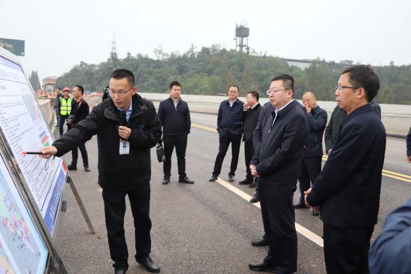 绵阳市委副书记、市长元方检查九绵高速江油通车段建设情况.jpg