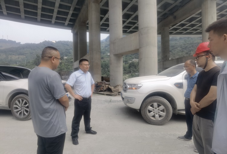绵九公司党委副书记、总经理傅舰锋检查九绵高速江油段工程建设情况1.jpg