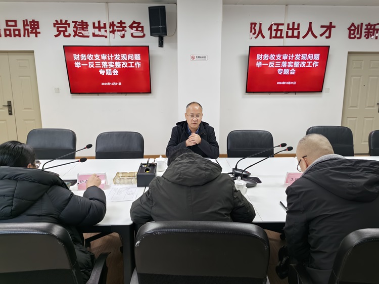 专题会照片1.jpg