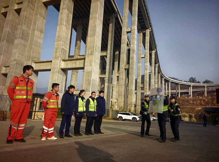 方联动筑牢安全防线！绵九公司平武中心站防爆演练护航平安春运